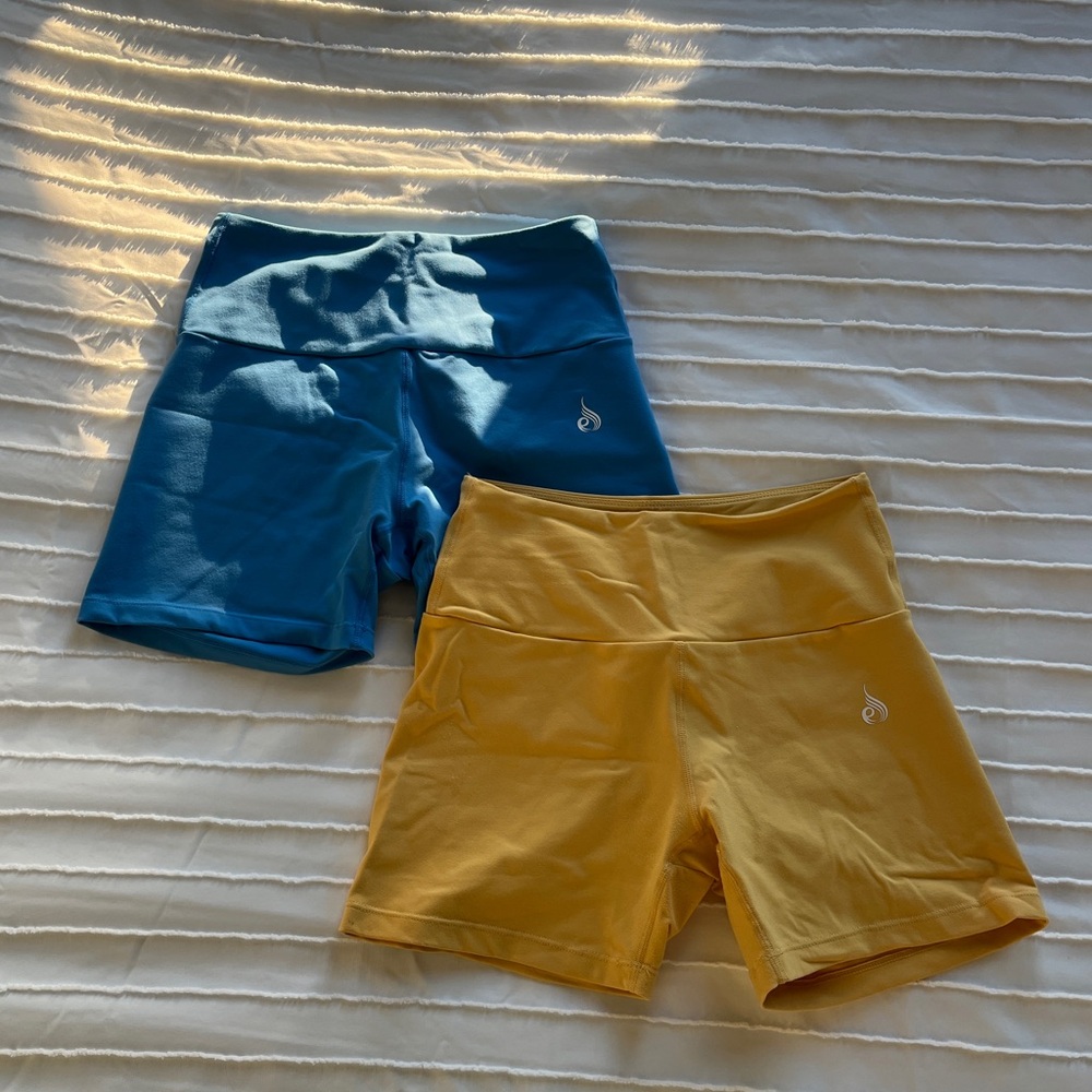 Ryderwear scrunch bum shorts M